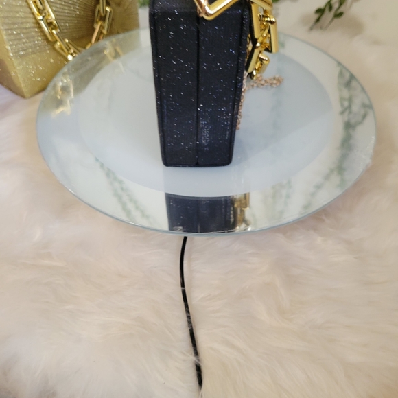 Cluth Bag - Picture 4 of 4